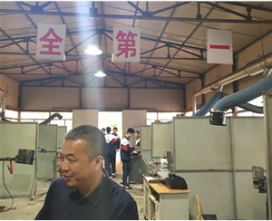 和靈石縣第一職業(yè)高中校領(lǐng)導(dǎo)在?？疾?
                                        class=