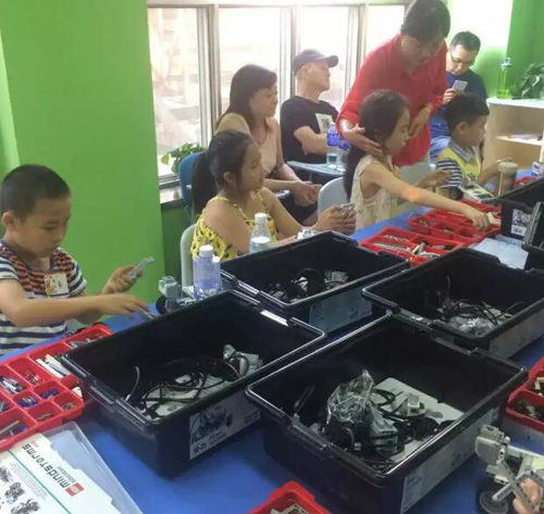 童程童美樂高機(jī)器人活動