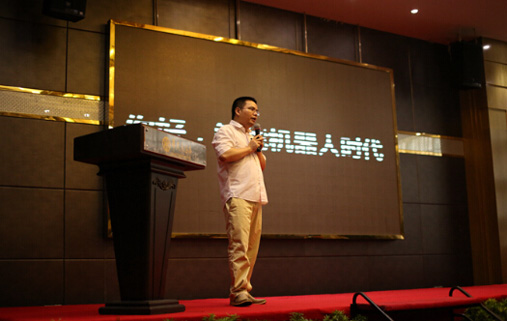 少兒編程教育機器人亮相 引領(lǐng)智能機器人時代