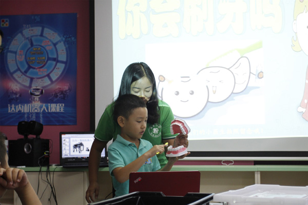 愛(ài)牙機(jī)器人總動(dòng)員 童程童美活動(dòng)課