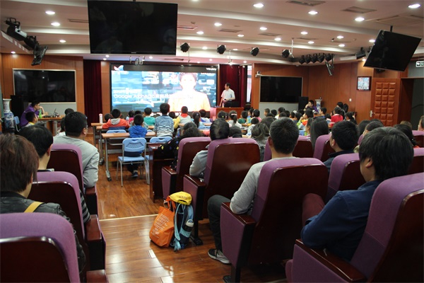 機器人編程引關(guān)注  童程童美走進北京公立校