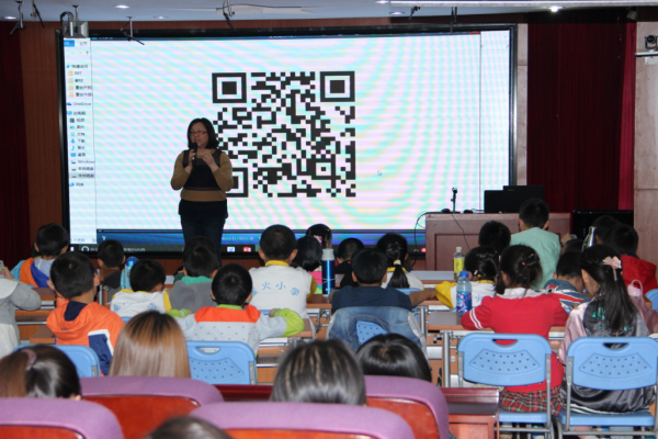 機器人編程引關(guān)注  童程童美走進北京公立校