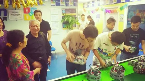 海淀區(qū)教委到童程童美考察青少年STEAM創(chuàng)客教育工作