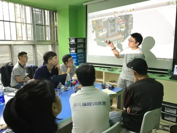 直選賽落幕又迎全國賽，WRO全國賽教練集訓(xùn)中