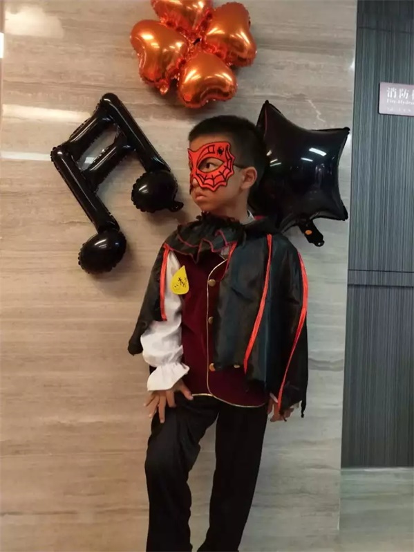 萬圣狂歡，百鬼夜行！這群“搗蛋鬼”們?cè)谕掏栏鞯匦^(qū)玩的很happy！