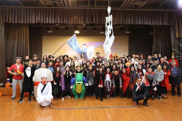 萬圣狂歡，百鬼夜行！這群“搗蛋鬼”們?cè)谕掏栏鞯匦^(qū)玩的很happy！