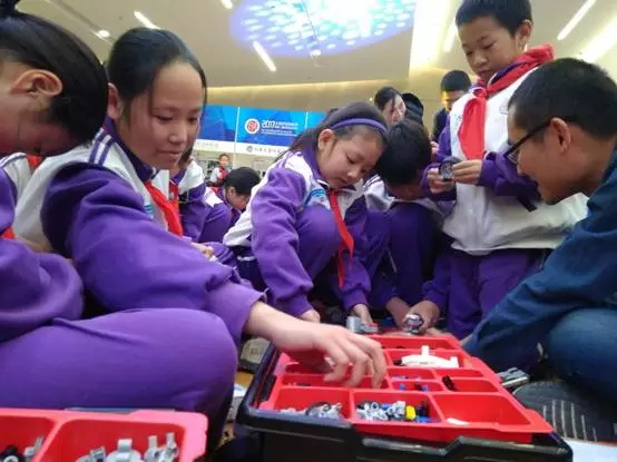 北京上地首屆青少年科技節(jié)|創(chuàng)新成長孵化夢想，童程童美老師受邀現(xiàn)場助力！