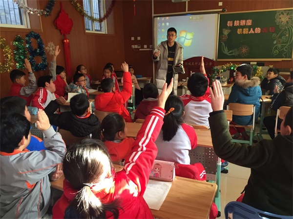 公益校園行 | 童程童美智能機(jī)器人什剎海校園講座，探索科技的魅力！