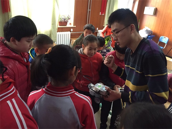 公益校園行 | 童程童美智能機(jī)器人什剎海校園講座，探索科技的魅力！