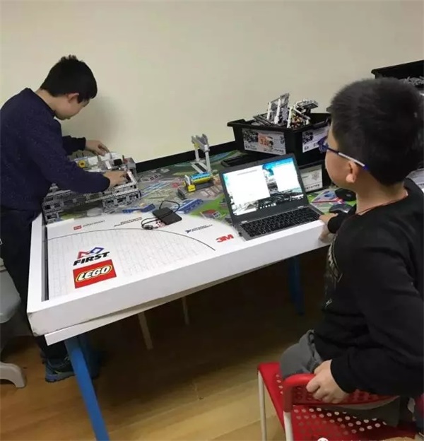 達(dá)內(nèi)童程童美202018年FLL工程挑戰(zhàn)賽集訓(xùn)火熱進(jìn)行中！