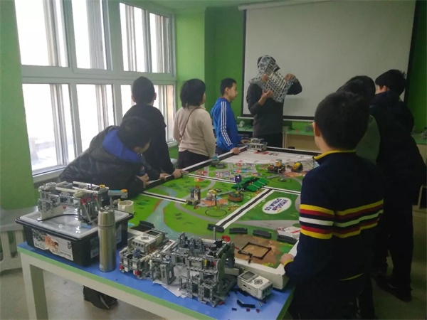 達(dá)內(nèi)童程童美202018年FLL工程挑戰(zhàn)賽集訓(xùn)火熱進(jìn)行中！