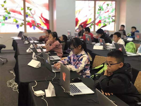 在世界頂級(jí)名校斯坦福大學(xué)學(xué)編程，讓孩子走在國(guó)際教育的前沿