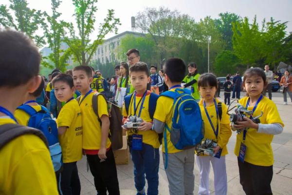 童程童美首位央視小記者，CCTV出鏡啦！