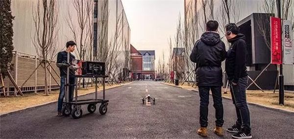 這個(gè)暑假，來童程童美，用無人機(jī)創(chuàng)作人生的第一部微電影吧！