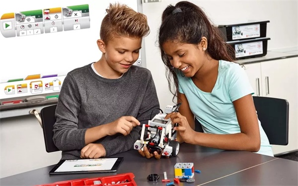 這個(gè)暑假，來童程童美，用無人機(jī)創(chuàng)作人生的第一部微電影吧！