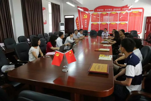 童程童美深入重慶貧困縣，捐贈(zèng)百萬(wàn)助力編程教育發(fā)展！