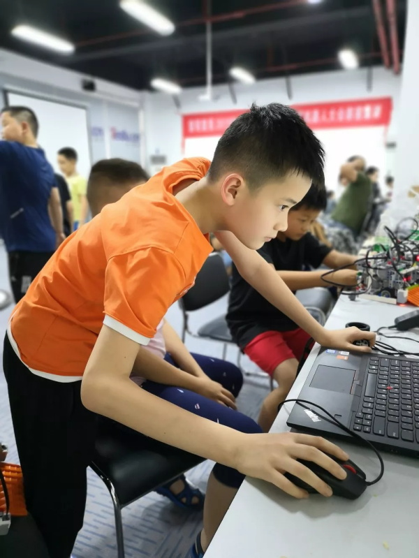 走向勝利，202顆明日之星云集童程童美RoboRAVE國際大賽暑期特訓營！