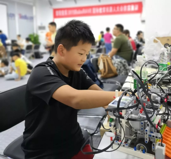 走向勝利，202顆明日之星云集童程童美RoboRAVE國際大賽暑期特訓營！