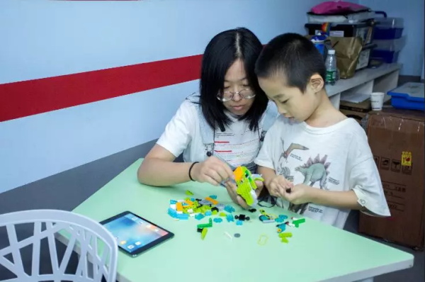 “媽媽，我覺(jué)得編程比王者榮耀好玩多了！”