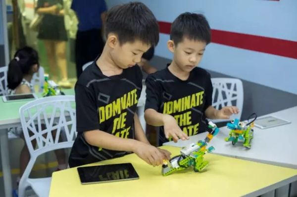 “媽媽，我覺(jué)得編程比王者榮耀好玩多了！”