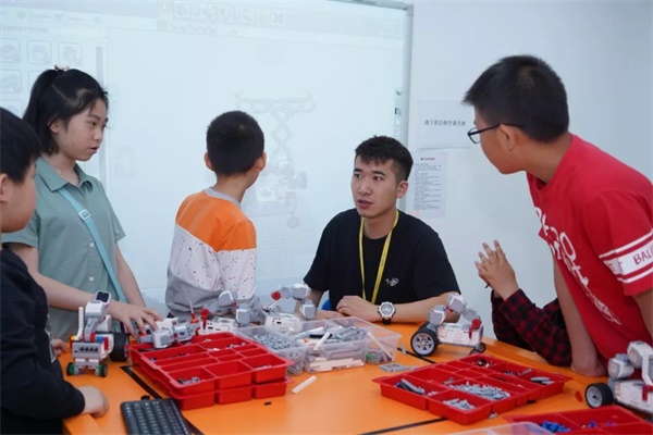 2019世界機(jī)器人大會(huì)隆重開幕，智能機(jī)器人教育成亮點(diǎn)！