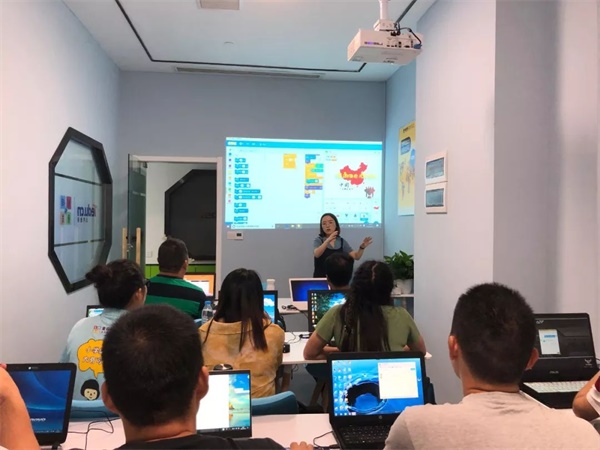 公益助學(xué) | 童程童美發(fā)揮編程教學(xué)優(yōu)勢(shì)，推動(dòng)中國(guó)教育資源均衡發(fā)展 